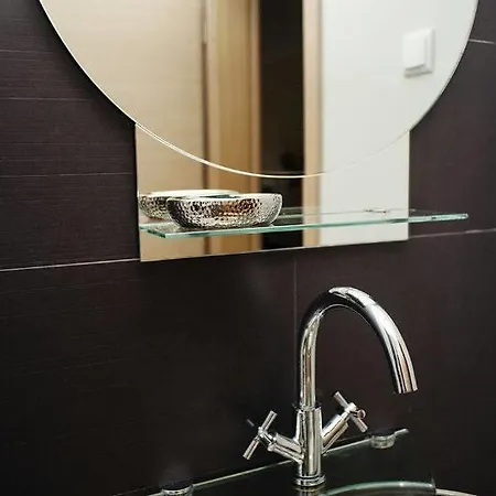 Будинок відпочинку 2 Bedroom Luxury With Pool In Patroves